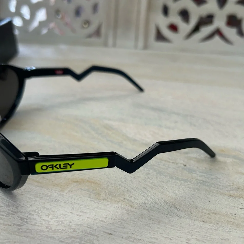 NIB Oakley CMDN Sunglasses Translucent Poseidon Prizm Black Sanctuary Collection